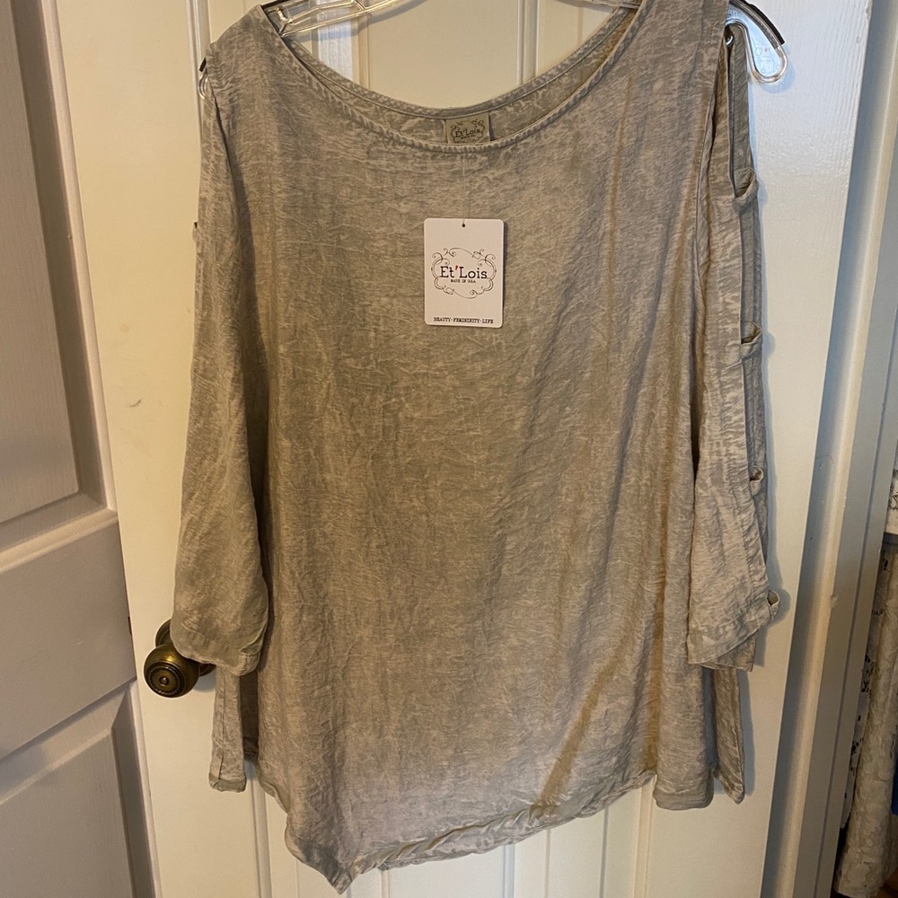 NWT Et Lois gray women’s 3/4 sleeve blouse size M